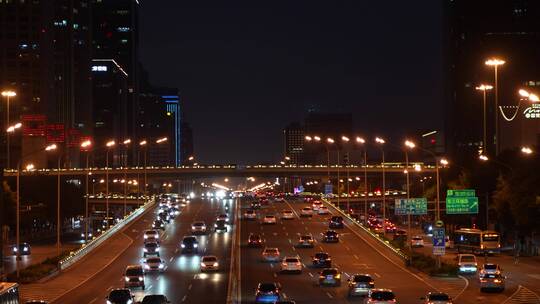 夜晚国贸桥车流夜景