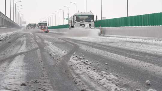 公路扫雪 扫雪车扫雪 扫雪车雪天扫雪