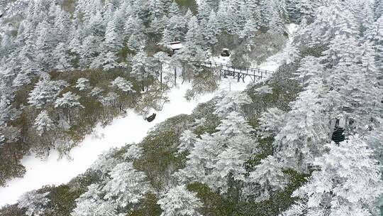 航拍雪山雪景