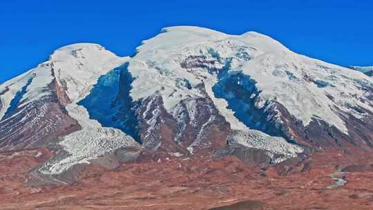 帕米尔高原的雪山