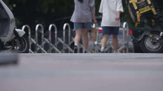 雨天 街景 人流 脚步特写 道路