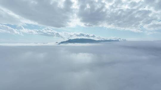 高空云雾中独显的庐山航拍视频