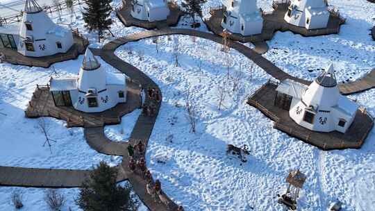 内蒙古敖鲁古雅撮罗子营地雪景