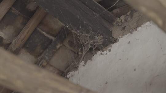 房梁上的蜘蛛网视频素材模板下载