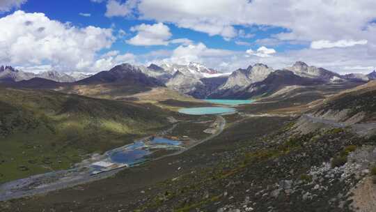 航拍四川甘孜藏族自治州318川藏线姊妹湖