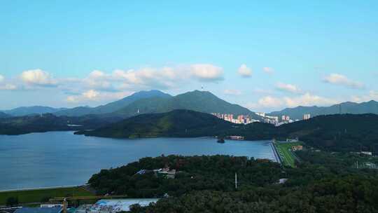 深圳水库梧桐山远景晴朗天空傍晚高空航拍4k