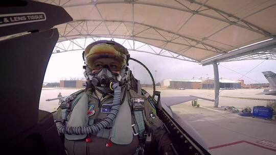 战斗机飞行员驾驶舱视图视频素材模板下载