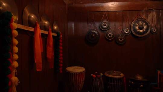 4K德昂族传统乐器音乐工具实拍视频