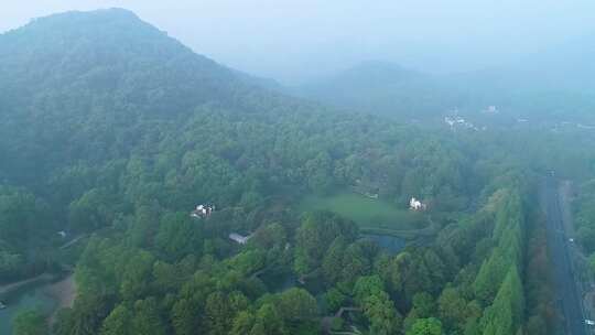 航拍杭州西湖太子湾公园早晨雾景视频视频素材模板下载