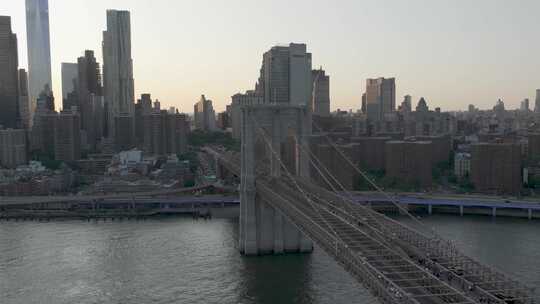城市航拍纽约布鲁克林大桥日落摩天大楼汽车