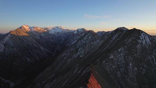 航拍川西雪山日落日照金山