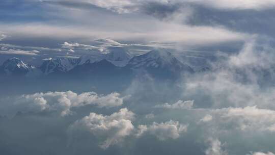 7倍牛背山云海雪山横看