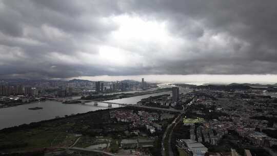 暴雨将至的广州珠江沿岸航拍