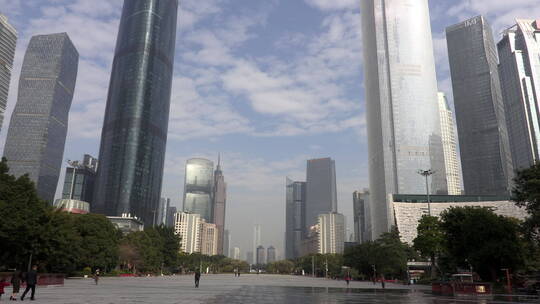 移动镜头广州国际金融中心及周大福金融中心