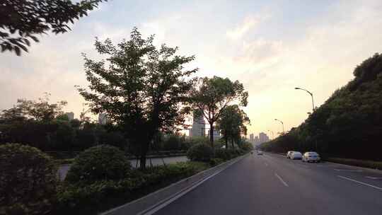 夕阳西下城市街景