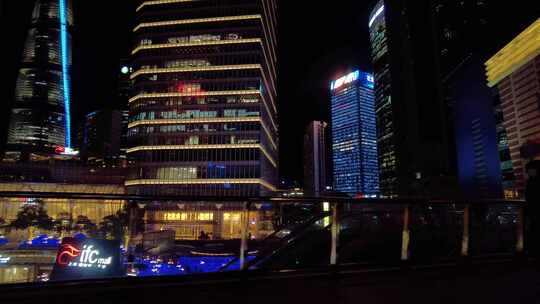 上海浦东新区陆家嘴环岛游客游玩人流夜景视视频素材模板下载