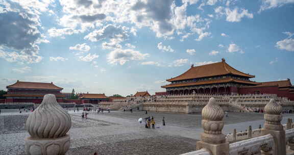 北京故宫太和殿石栏蓝天白云下摇镜头延时