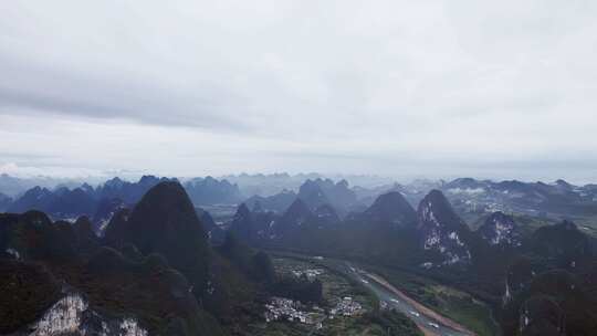 桂林山水烟雨漓江兴坪古镇航拍风光4K