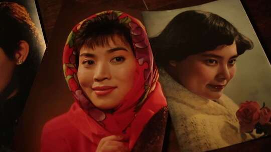 头戴围巾女士的复古照片