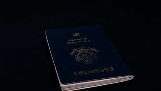 转动着的护照视频素材模板下载