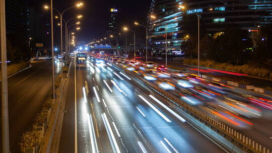 城市夜间交通的延时镜头视频素材模板下载
