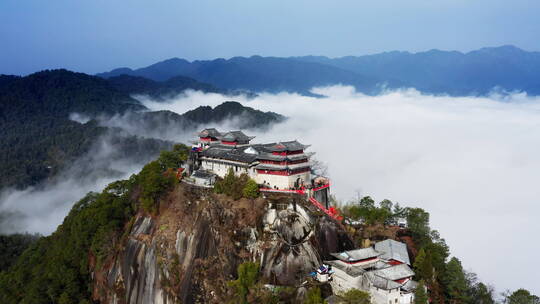 云海上的云南腾冲云峰山