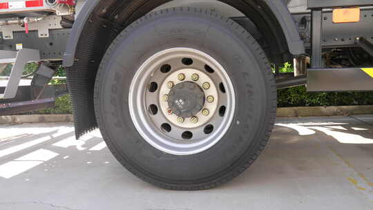 货车轮胎特写 轮胎轮胎花纹 货车轮胎 车胎视频素材模板下载