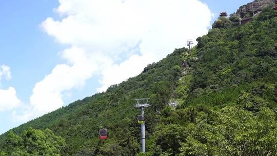 景区缆车索道观光缆车特写山上风景旅游景点