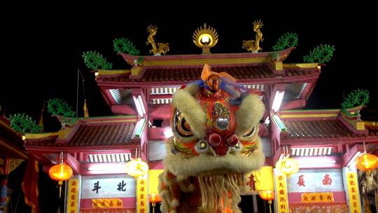 新春节日舞狮民俗