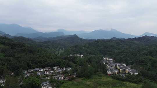 四川彭州大山下的新农村