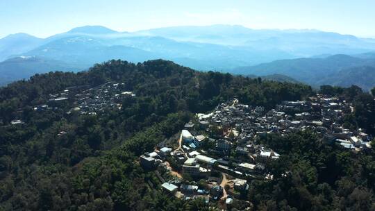 厦门鼓浪屿山中小城航拍4K大山里