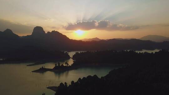 云雾夕阳山水中国风景