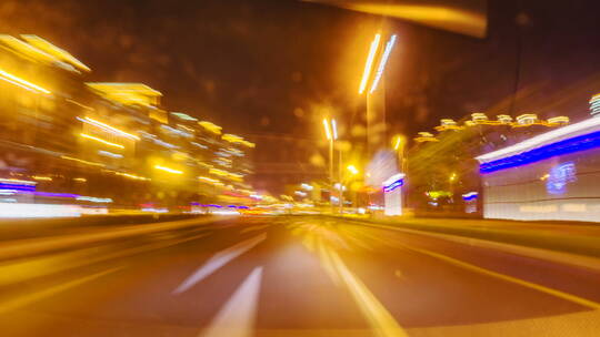 汽车行驶在广州城市快速路