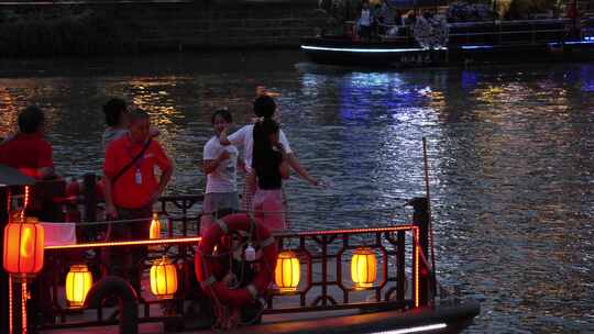 成都夜游锦江九眼桥美女打卡江上游船夜景