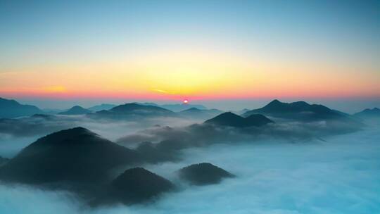 高山云雾日出