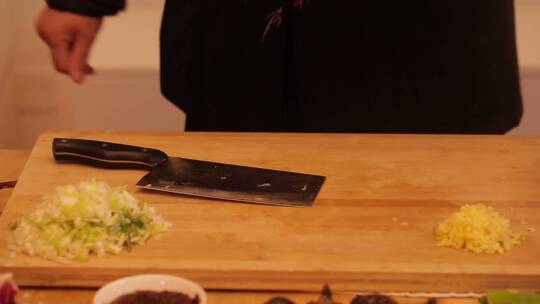 厨师切大葱葱白 (5)视频素材模板下载