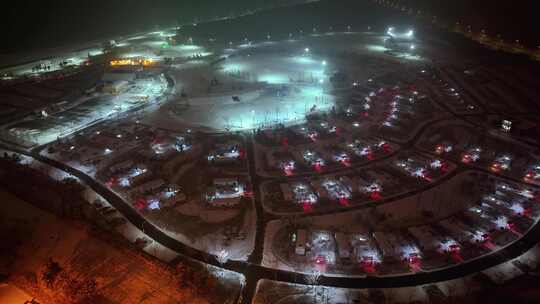 航拍威海经区崮山东浦湾房车营冬季雪夜