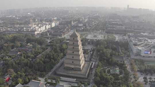 航拍视角下的西安大雁塔全景