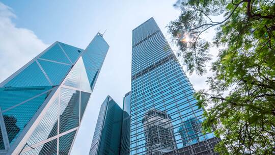 香港中银大厦_高楼大厦_阳光透过树叶延时