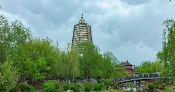 白塔堡白塔雨后