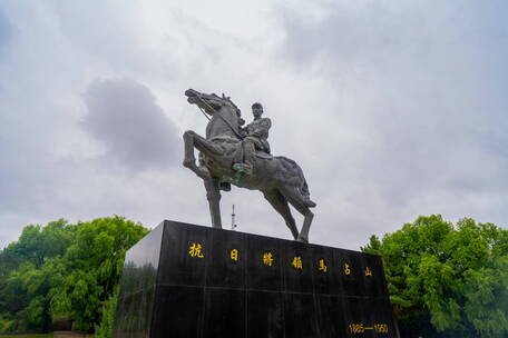 马占山将军雕像
