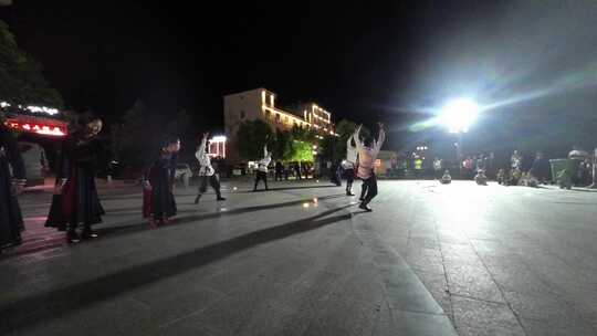 西藏察瓦龙藏民歌舞