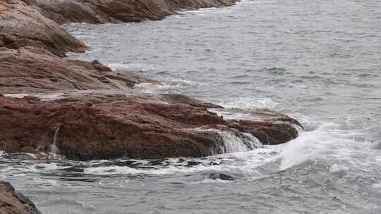 深圳海岸线-大梅沙礁石风起浪涌