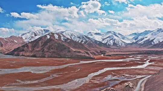 壮丽的雪山河谷