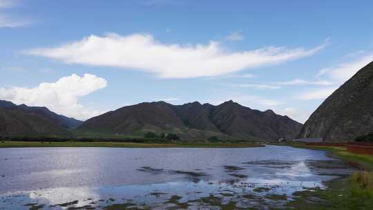 河流大山蓝天白云