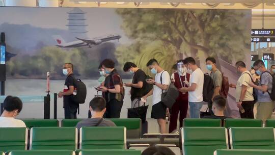 杭州萧山国际机场航站楼旅客登机视频素材模板下载