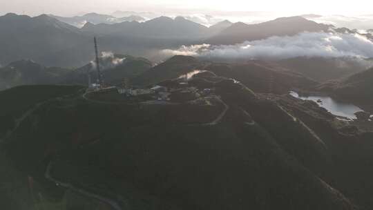 航拍大田顶大山森林云雾缭绕高山公路