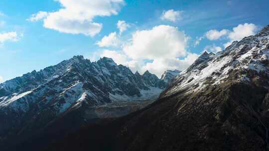 雪山自然风光全景