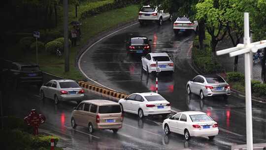 下雨天的街道