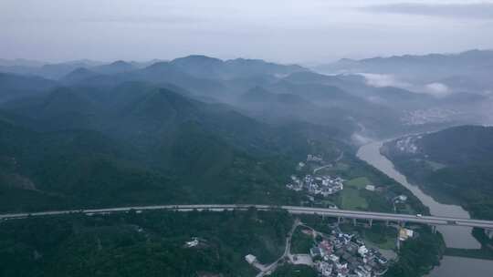 清晨航拍乡村风光山区高速公路